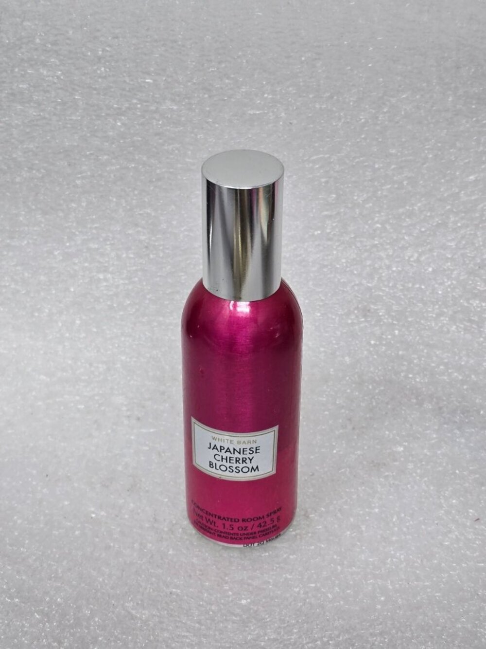 Bath & Body Works White Barn Japanese Cherry Blossom Concentrated Room Spray 1.5 - Picture 1 of 2